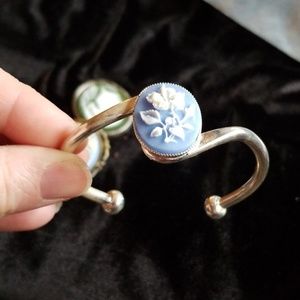 Wedgewood blue and white flower cameo bracelet